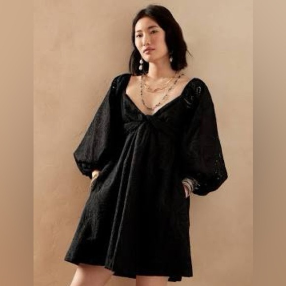 Banana Republic Dresses & Skirts - Banana Republic Black Eyelet Twist Front Puff-Sleeve - Size M - Mini Dress
